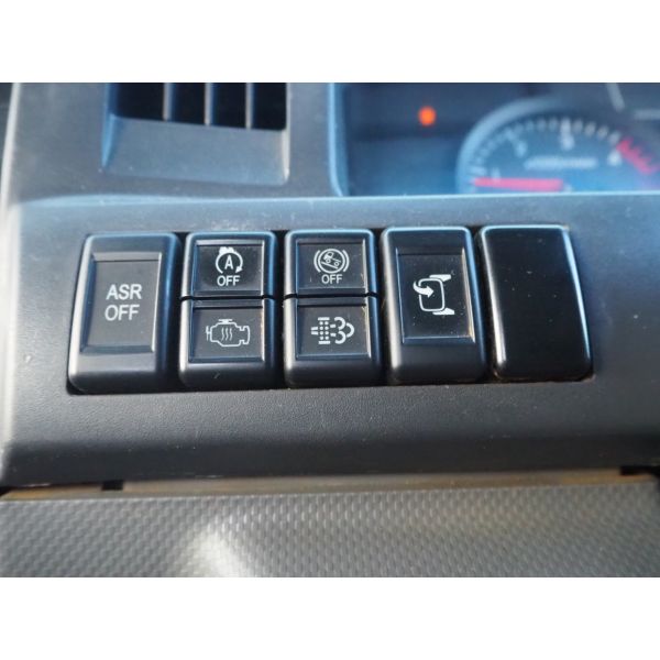 Isuzu Elf Truck 2 Ton Wide Long Low Floor MT Load Size 430/207/38 ETC Aluminum Block Hill Start Assist Leveler Rearview Camera1Spare Tire 2Ton Base 2Ton Car Mission Manual MT Mounting Flat Car 6 Speed