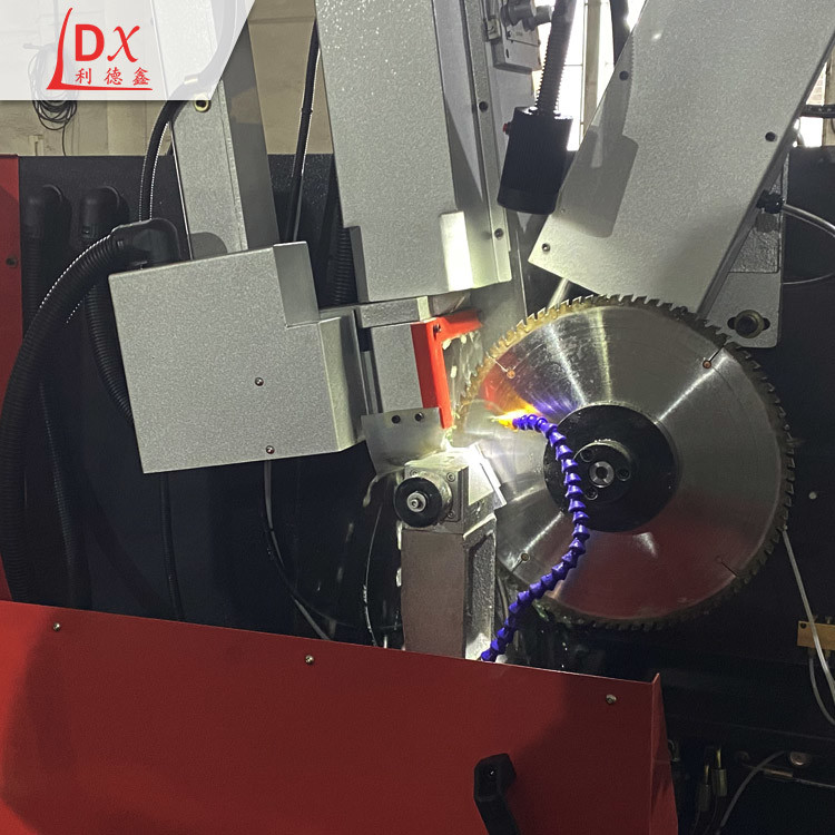 LDX-026 Полный CNC Servo ручной колесный TCT Круговая пила лезвие шлифовщик