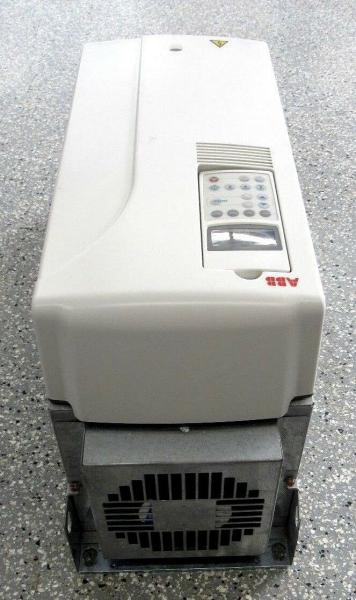 Le nouvel original Acs800-u31-0020-5, maximum est 75kW, Icont.max est 120A, C.A. conduisent la NEMA 1, 380-500V triphasé, 20HP.