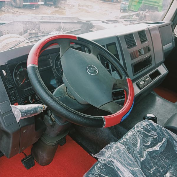 Heavy Used Tractor Trailer Trucks Sinotruck 6x4 10 Wheeler