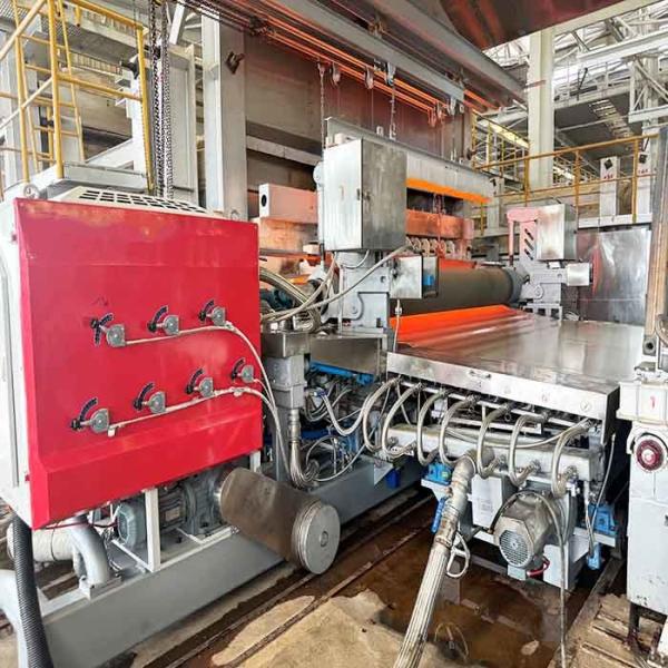 Calendario de vidrio de patrón automático de 125Tpd Máquina de procesamiento de vidrio de patrón nuevo para aplicaciones decorativas