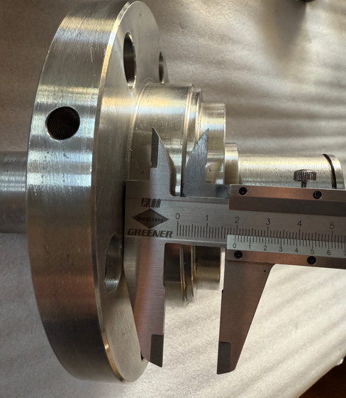 P8820DL Pièces détachées de pavé d'asphalte convoyeur spirale Arbre intermédiaire séparateur rotatif Arbre intermédiaire VOE12766358