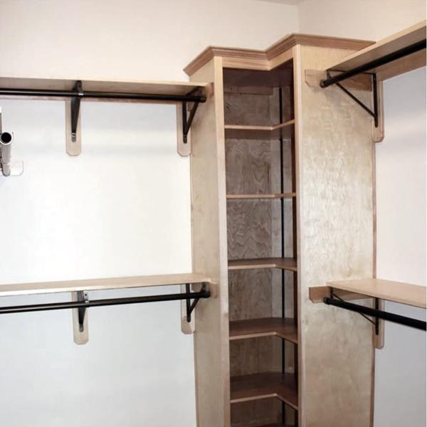 Tuyaux montés sur le mur, rouleaux, armoire, support de tige avec étiquetage, perforation, processus de pliage