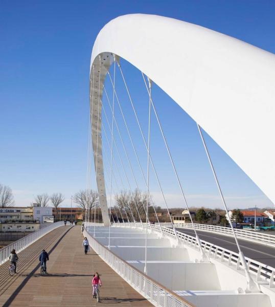 Precast Painted Steel Structural Bridge Q355 Tied Arch Crossing Pedestrian
