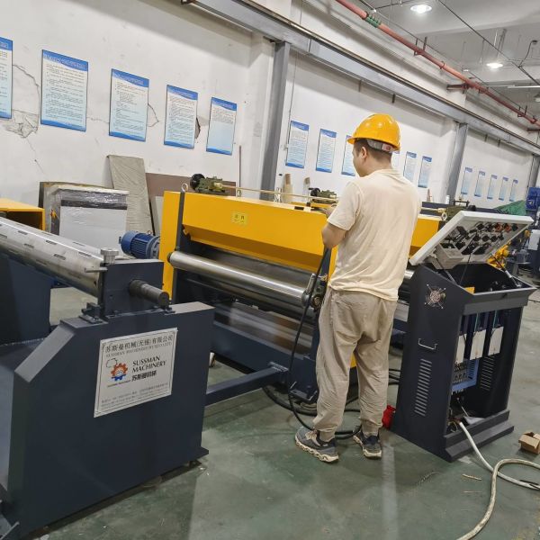 0.05-0.25mm 1250mm ancho de acero inoxidable línea de producción de la máquina de relieve