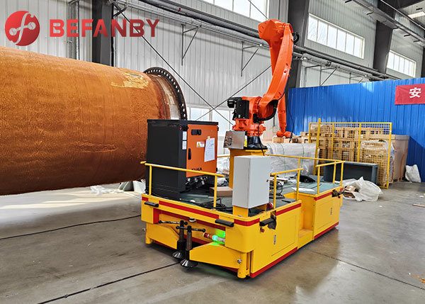 ロボットアームと自動搬送車によるインテリジェントファクトリーの活用