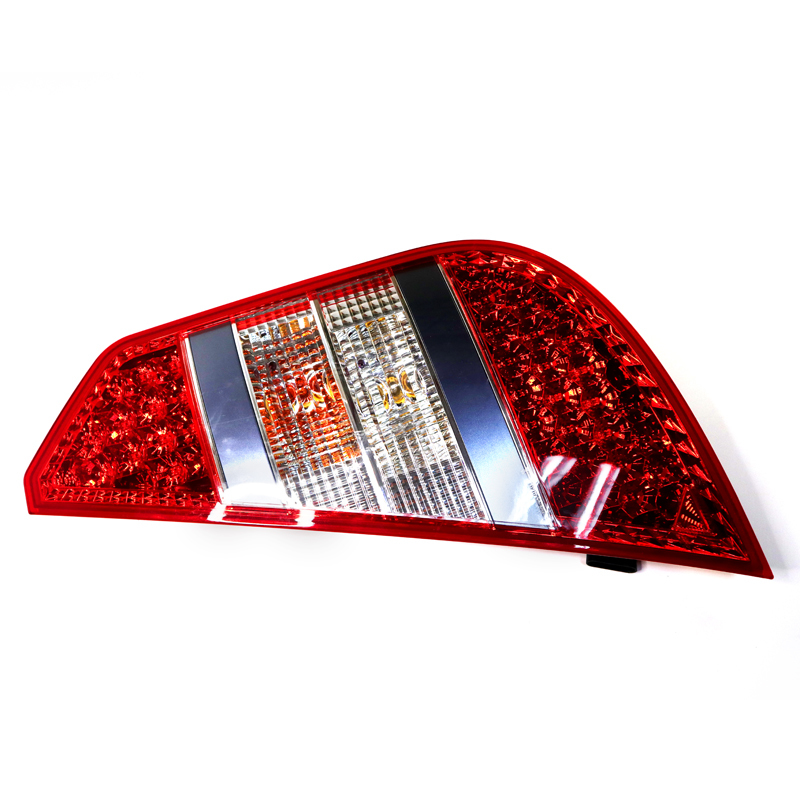 Dongfeng Kinland/Tianlong Rear Combination Tail Lamp with Hybrid LED + Halogen Light Source and IP66 Dustproof Waterproof Protection