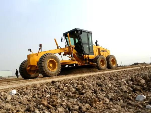 215HP Articulated Frame Assists The Front Wheel Motor Grader Front Blade CLG4215D