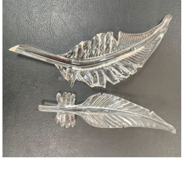 Современное искусство Стеклянные луковицы из перьев