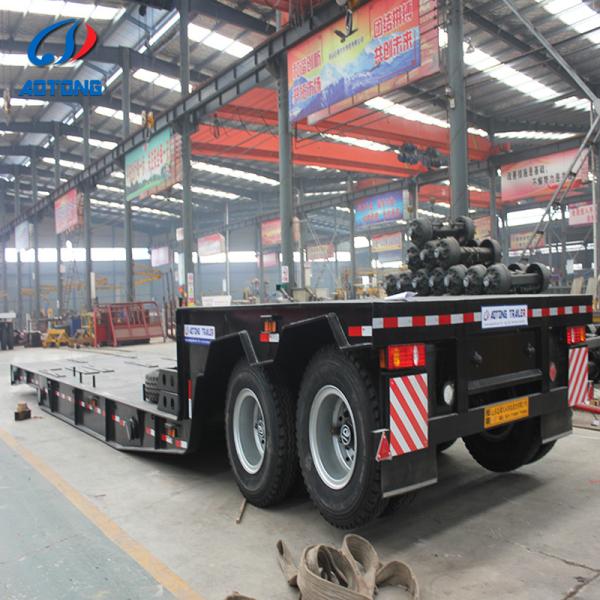 3 Axle 4 Axle Low Loader Trailer Carrying Crane Excavator Lowbed Semi Trailer With Mech Ladder