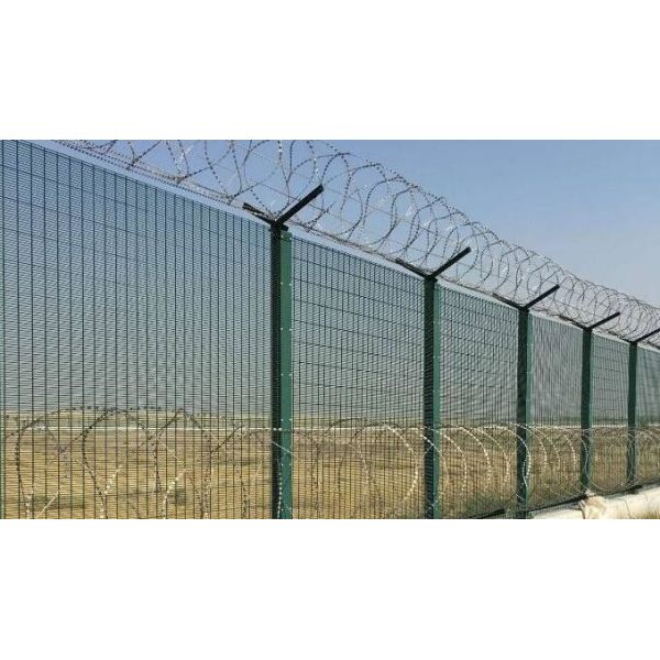 Powder Coated 3.5mm Anti Climb Fencing 358 Prison Mesh Security 2.4m Height