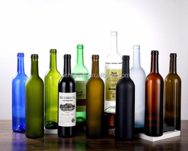 Manipulation de surface Estampage à chaud Logo personnalisé 500 ml 750 ml Bouteille en verre de vin