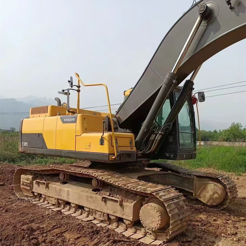 Подержанный экскаватор Volvo EC300