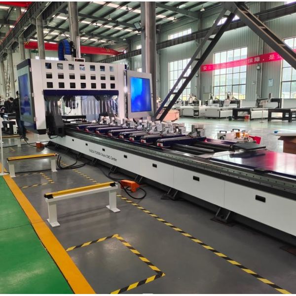 窓ドアとカーテンウォールの製造のための12のツールを持つ5軸 CNCアルミニウム加工センター