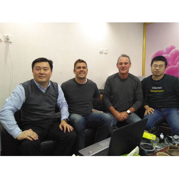 Прочное колесо двери весом 1,65 кг для круглых трубных дверей