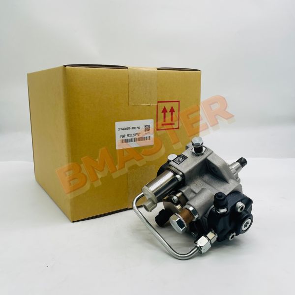 Denso HP3 Series Fuel Injection Pump With 1600bar Injection Pressure For 4EE2 Engine And 6 Months Warranty