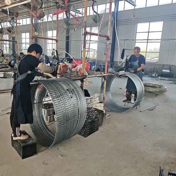 Hot-Dip Galvanized Blade Barbed Wire Razor Barbed Wire Farm Security Anti Climbing