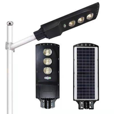 Exterior toda em uma luz de rua posta solar do diodo emissor de luz 180W com os painéis solares de 6V 13W