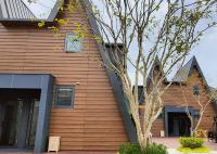 Cabanas pré-fabricadas Lodges com banheiras de hidromassagem Aço leve Chalet emoldurado pré-fabricado Casa de madeira Resort Bungalow