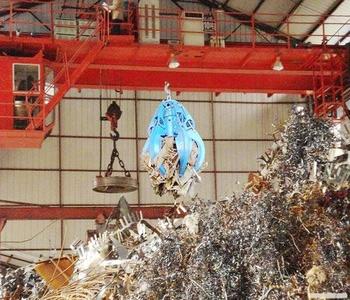 Mobile Travelling Overhead Steel Plant Crane Remote Control Double Beam Grab Bucket