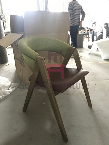 Upholstered Wood Restaurant Chairs Oak Wood Leather Soft Backrest With Crossed Armrests