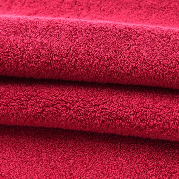 Toalha de algodão personalizada absorve água de forma eficiente e não deixa linto atrás