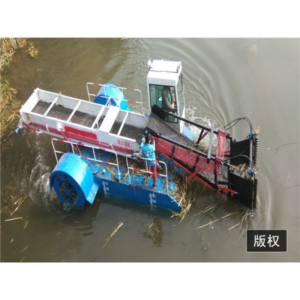 Aquatic Weed Harvester with 10 KG Capacity 1 m Dredging Depth and 50 cm Draught for Efficient Water Plant Removal