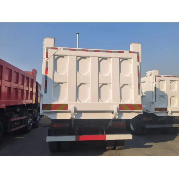 Sinotruk Howo 371hp 6*4 modo de conducción 2025 año Rhd camiones de carga pesada