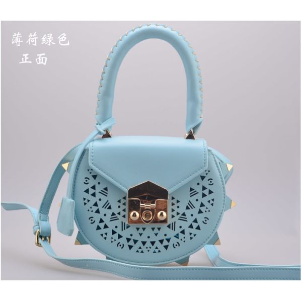 2016 Korean version of the new shoulder bag female fashion rivets hollow pattern portable diagonal package