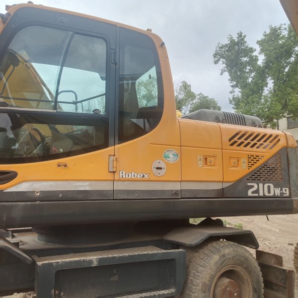 22 тонны Hyundai R210w-9 колесный экскаватор, оснащенный двигателем Cummins B7