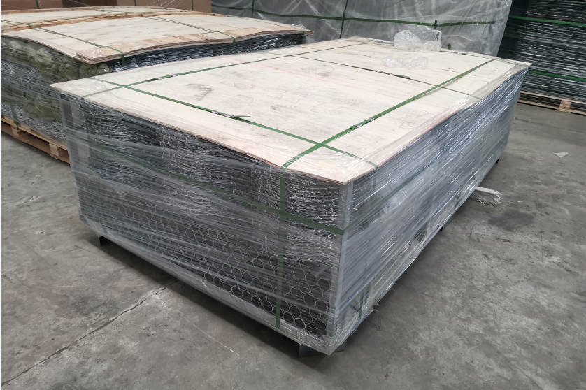 1.8m Height 75*75mm Hot Dipped Galvanized Chain Link Fence For Sport Field