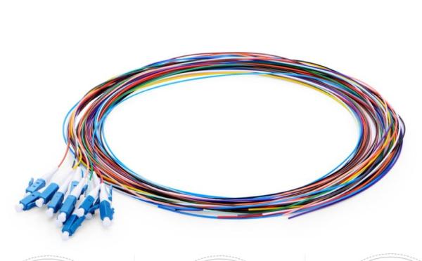 Perda de inserção do amortecedor apertado da trança 900um da fibra ótica OM2/OM3 baixa