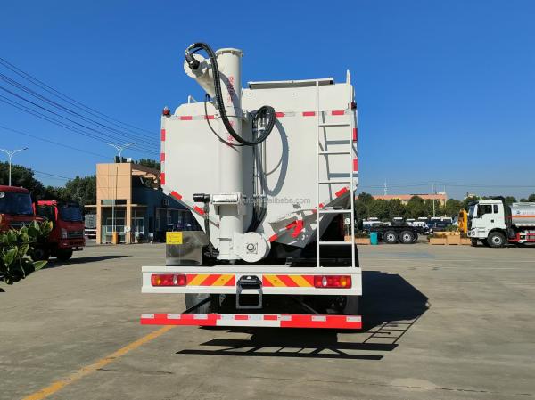 Factory Cheap Price Small Livestock Feed Truck Livestock Feed Poultry Animal Bulk Feed Truck