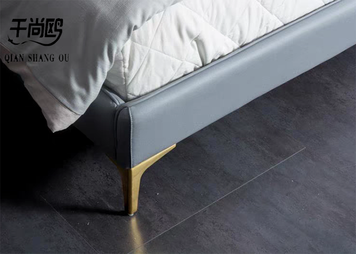 Double Oversized Upholstered Bed , Cushioned Platform Bed With Pillows