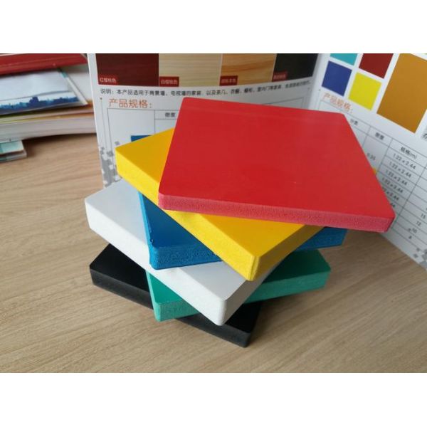 Línea de extrusión de cartón espumado libre de PVC con doble tornillo de co-rotación con velocidad de tornillo de 34,7 rpm