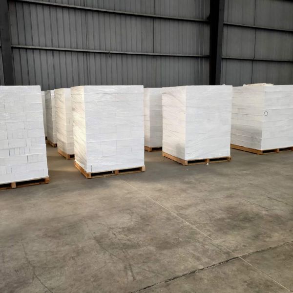 20% видимая пористость расплавленный отливный блок стеклянный печь кориндный кирпич с содержанием 0% MgO