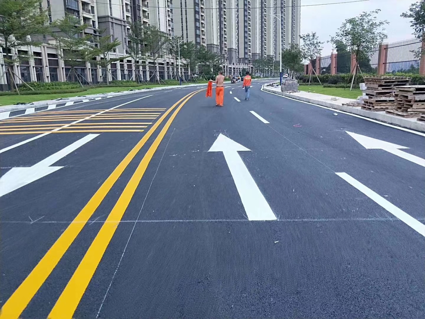 OEM Anti Slip Thermoplastic Road Marking Paint for Zebra Crossings and Pedestrian Areas
