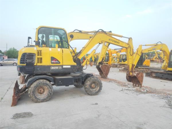                  Hyundai 6 Ton Mobile Excavator R60W-7, Used Origin Korea hydraulic Wheel Excavator Hyundai R60W-7 for Sale             