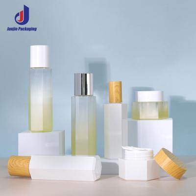 Bouteilles cosmétiques rechargeables en PP / acrylique Bouteille de parfum carré de 100 ml Personnalisé transparent