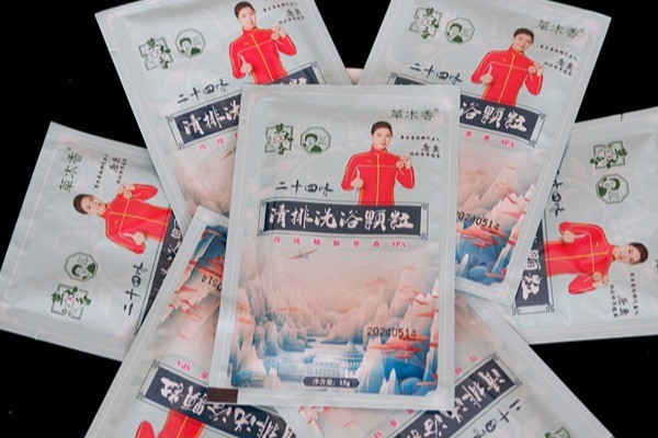 Les toxines éliminées nourrissent les grains d'herbes chinoises les bains de pieds les trempettes et le nettoyage des cheveux