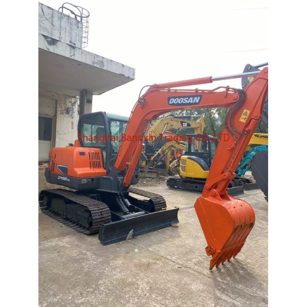 Original Hydraulic Pump Almost Yangma Engine Doosan DX60 Crawler Excavator in 2021