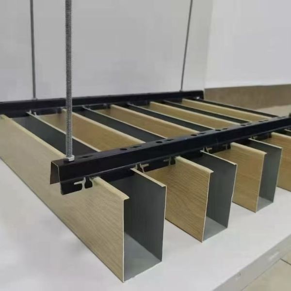 Wood Grain Aluminum Strip Ceiling Fireproof Metal Baffle Ceiling Grid For Indoor Outdoor
