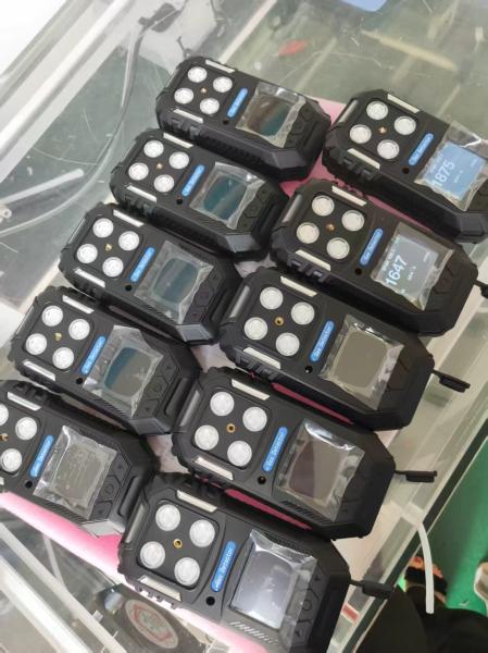 Portable Multi Gas Detector with 2.31 Inch HD Color Screen 2100mAh Battery and IP65 Protection for Real-Time Monitoring