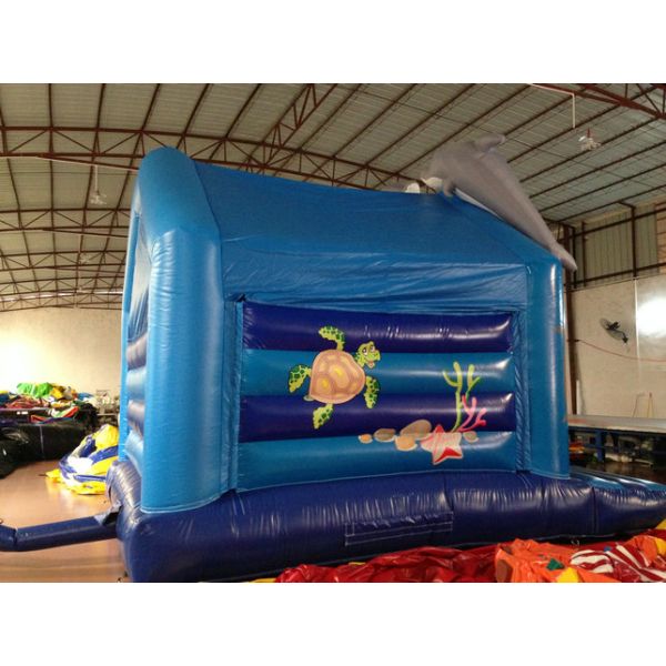 Belle maison gonflable de rebond d'enfants de dauphins avec des modélisations de dauphins