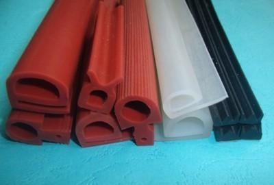 A folha flexível da esponja do silicone do protetor da borda expulsou tamanho padrão de selagem