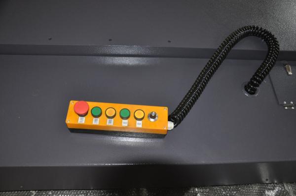 L'atelier a appliqué la table élévatrice mobile de cargaison de rail de guide avec le chargement 2000Kg et commandée par l'électricité