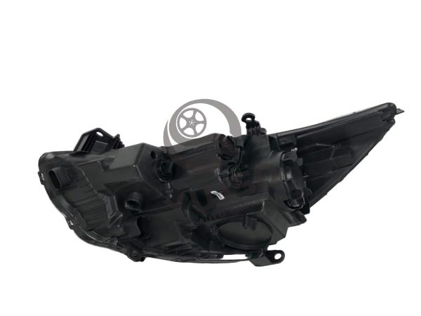 Hyundai 92102-1R520 Right Headlight OEM Replacement
