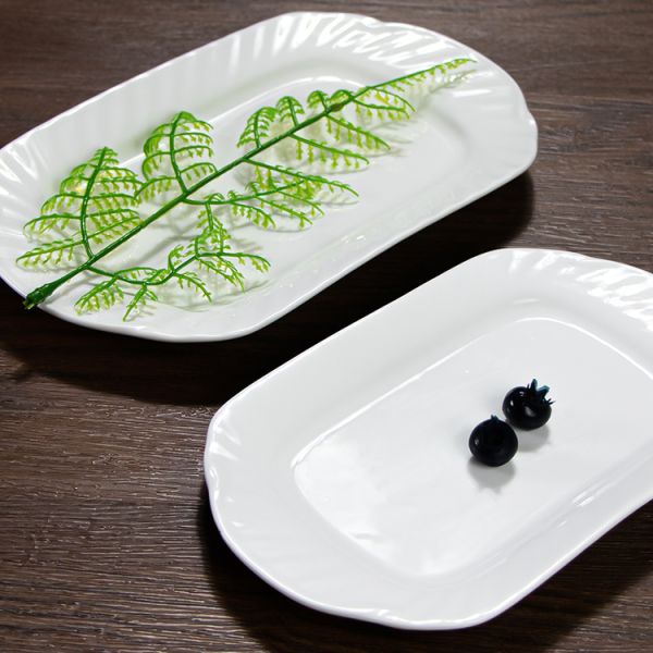 OEM ODM White Ceramic Plates Tropical Style With No Metal Elements