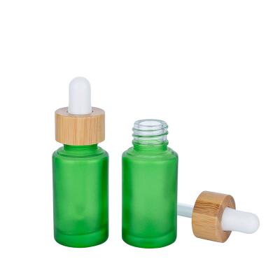 30 ml de frascos de gotas de vidro verde congelado garrafa de óleo essencial com gotas de bambu