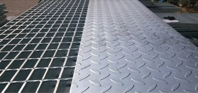 Q235 ASTM A36 25X5mm 30X3mm 30X5mm 40X5mm Gi Steel Serrated Grating Mesh for Drainage Factory Price
